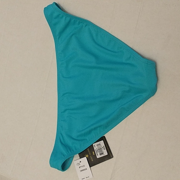 Low Rise - Picture 2 of 6